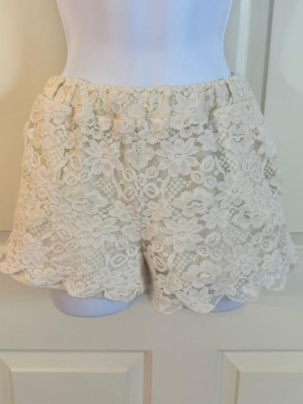 * RUUM American Kids Wear Girl’s Cream Elastic Waist Fully Lined Lace Shorts 8